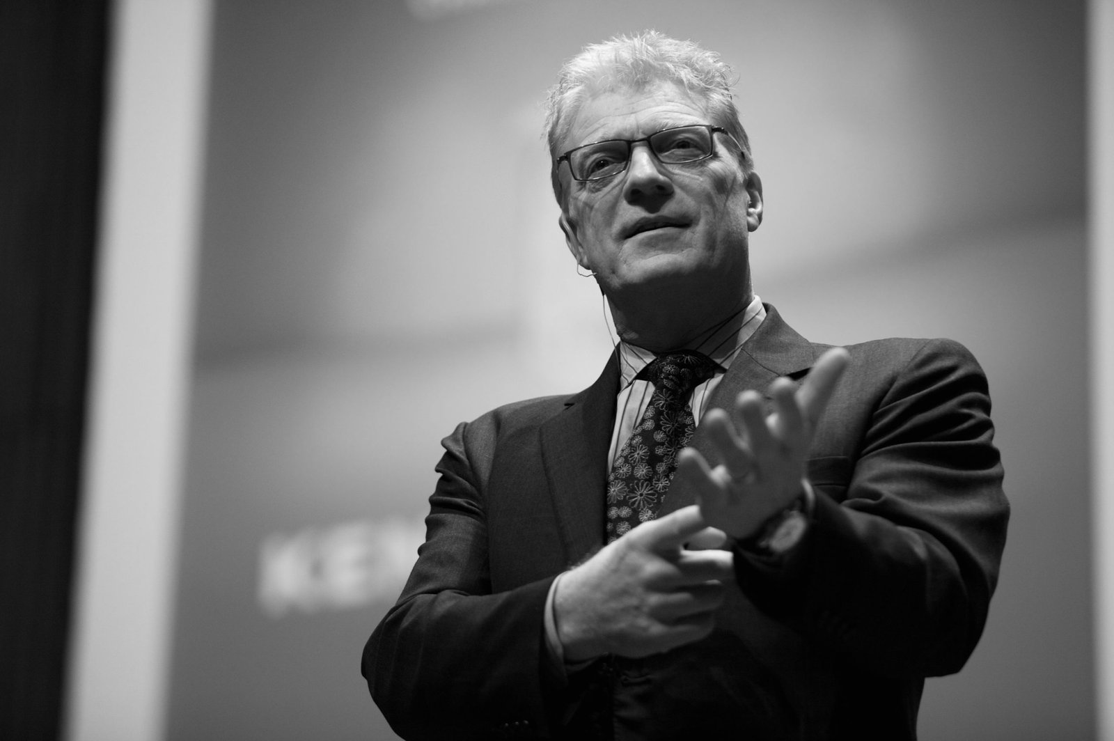 Sir Ken Robinson – mistrz anegdoty, jajko i Kardashianki.